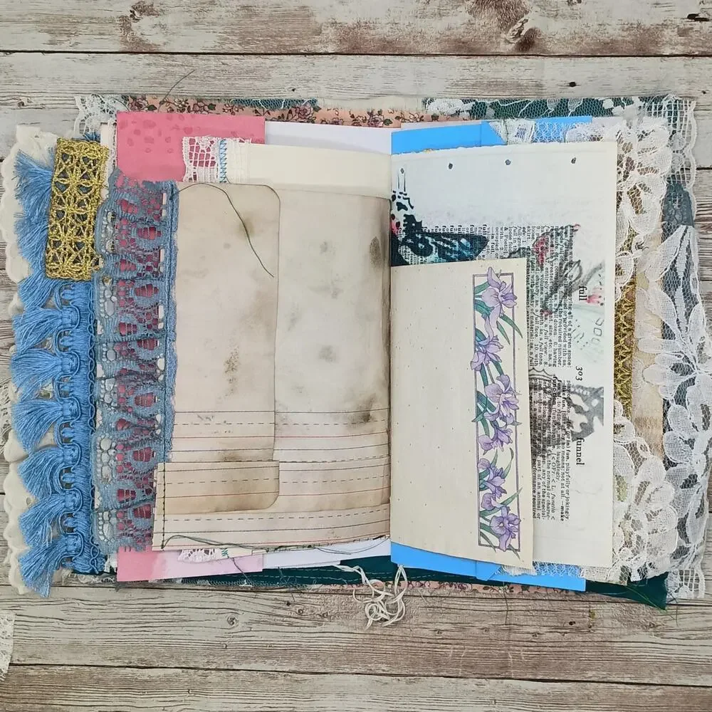 Turquoise Embellished Junk Journal: Flowers, Birds and Butterflies (Discover)